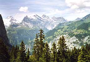 Eisige Gipfel und tiefe Täler