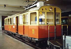 In der Bahnhofshalle Mürren (2005)